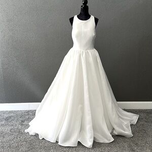 Pronovias Pruna wedding dress
